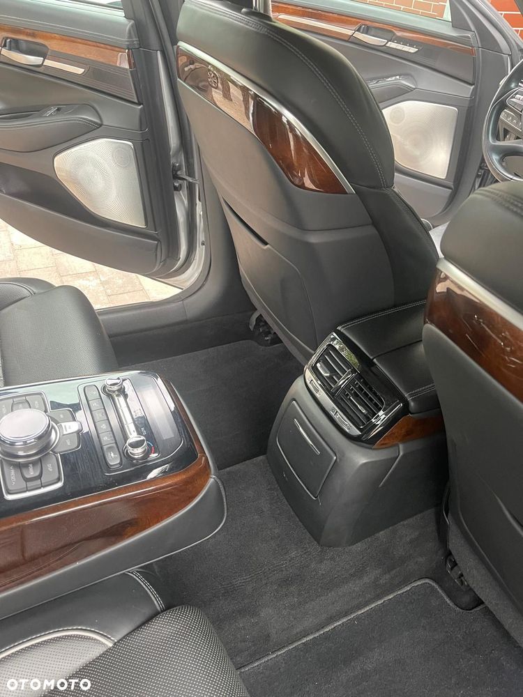 Genesis G90 - 34