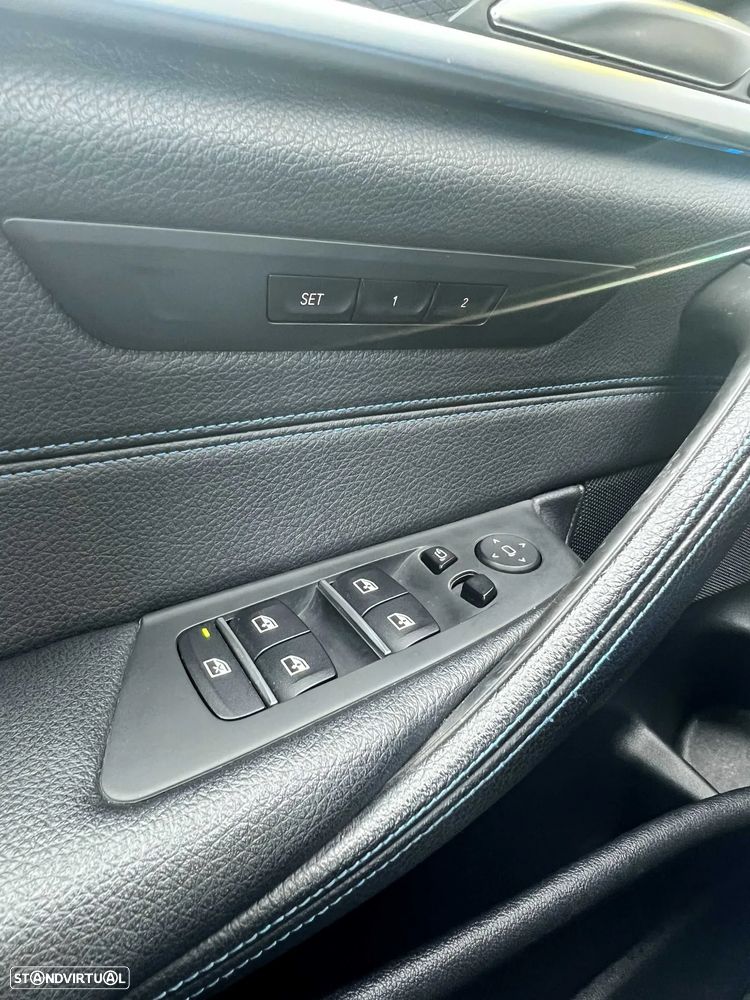 BMW 530 e Pack Desportivo M - 17