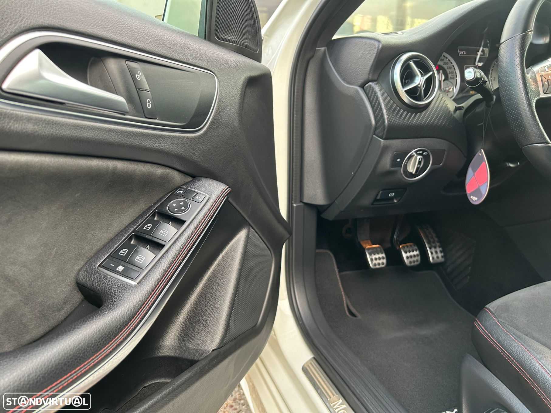 Mercedes-Benz A 200 CDi BE AMG Line - 34