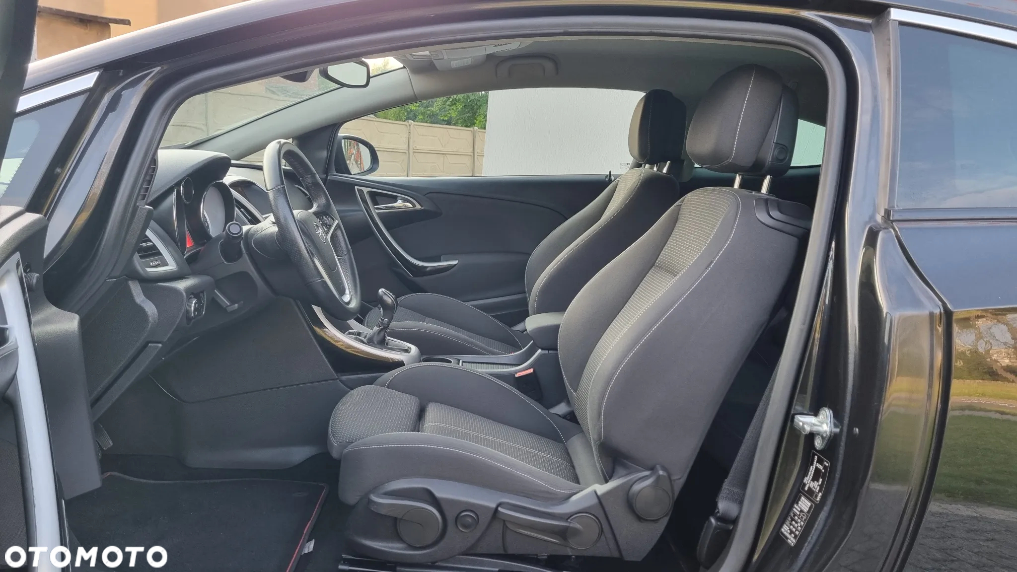 Opel Astra GTC 1.4 Turbo - 11