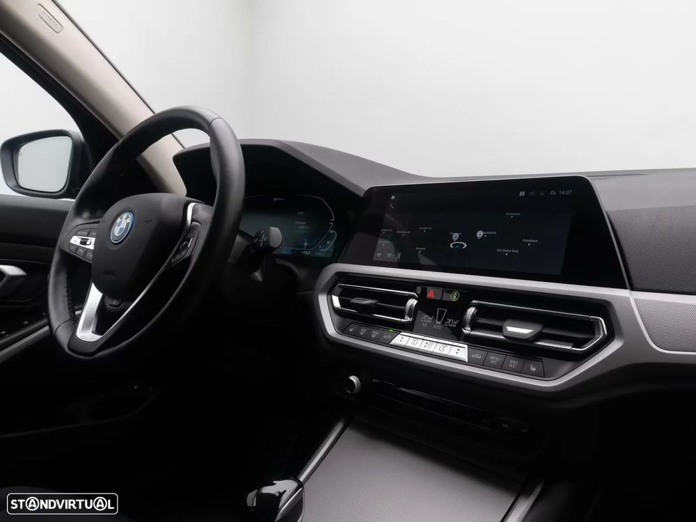 BMW 330 e Auto - 14