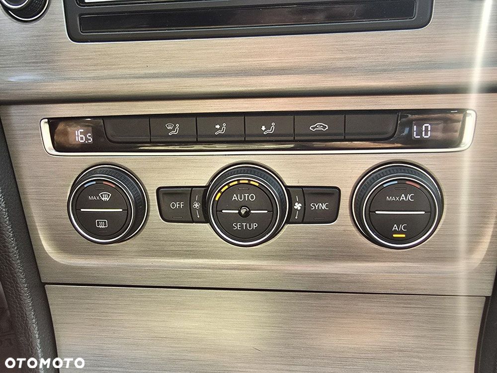 Volkswagen Golf - 34