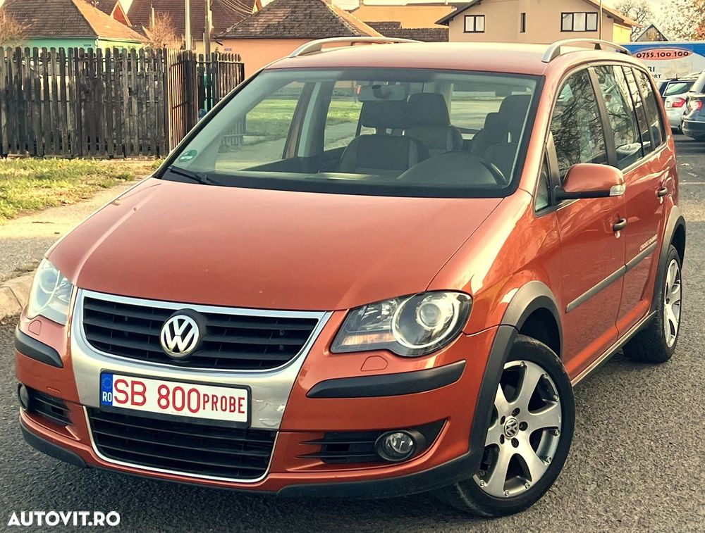 Volkswagen Touran 2.0 TDI DPF Cross - 1