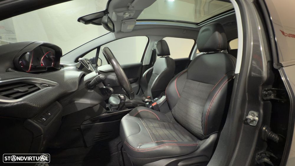 Peugeot 2008 1.2 PureTech GT Line - 36