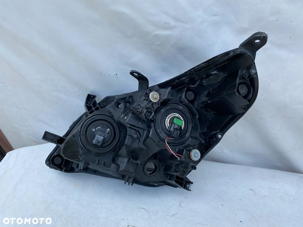 lampa toyota verso prawa eu cała - 5