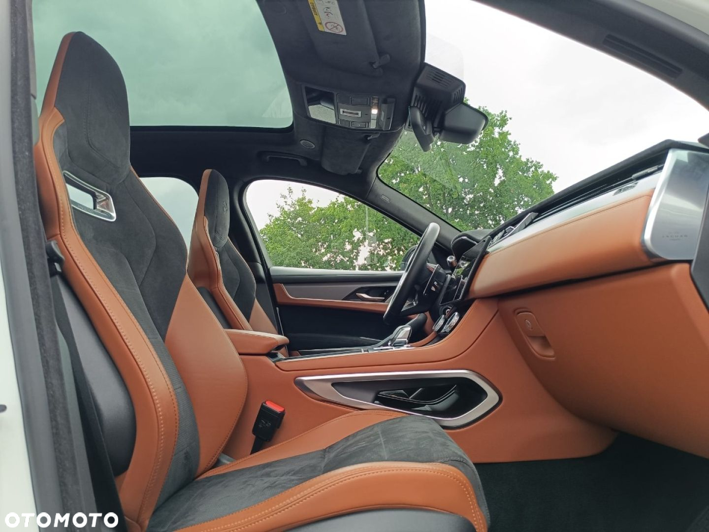Jaguar F-Pace 5.0 V8 P550 AWD SVR - 32