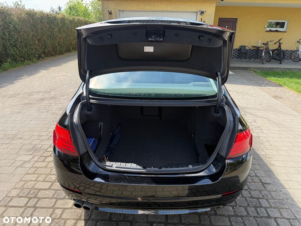 BMW Seria 5 520d - 32