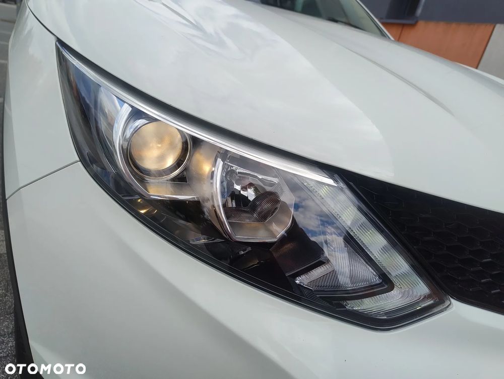 Nissan Qashqai 1.2 DIG-T Xtronic N-Vision - 24