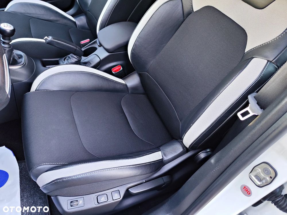 Citroën C4 e-HDi 110 Stop/Start System Selection - 27