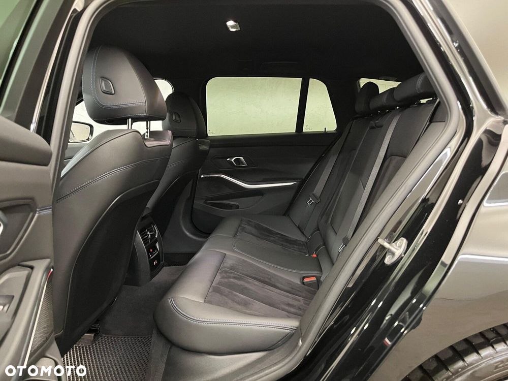 BMW Seria 3 320d xDrive mHEV M Sport - 32