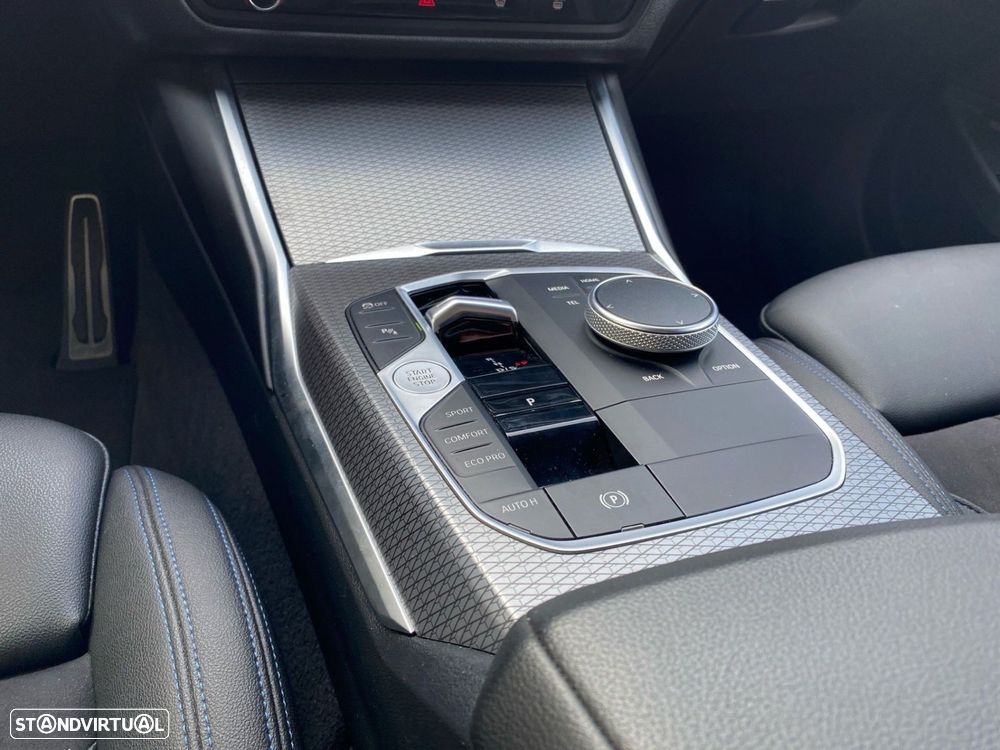 BMW 320 d Pack Desportivo M Auto - 10