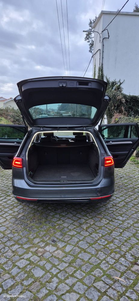 VW Passat Variant 2.0 TDi Highline - 34