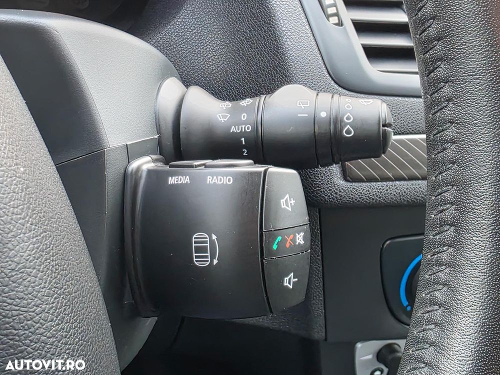 Renault Megane dCi 110 FAP Paris Business - 24