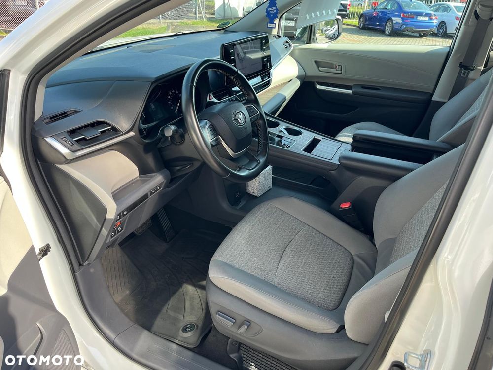 Toyota Sienna - 12