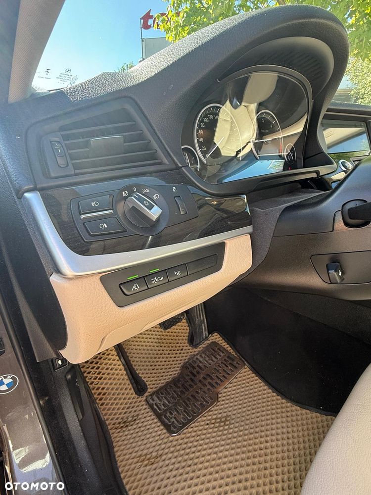 BMW Seria 5 525d xDrive - 12