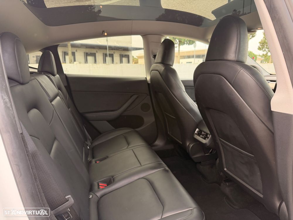 Tesla Model Y Performance Dual Motor AWD - 17