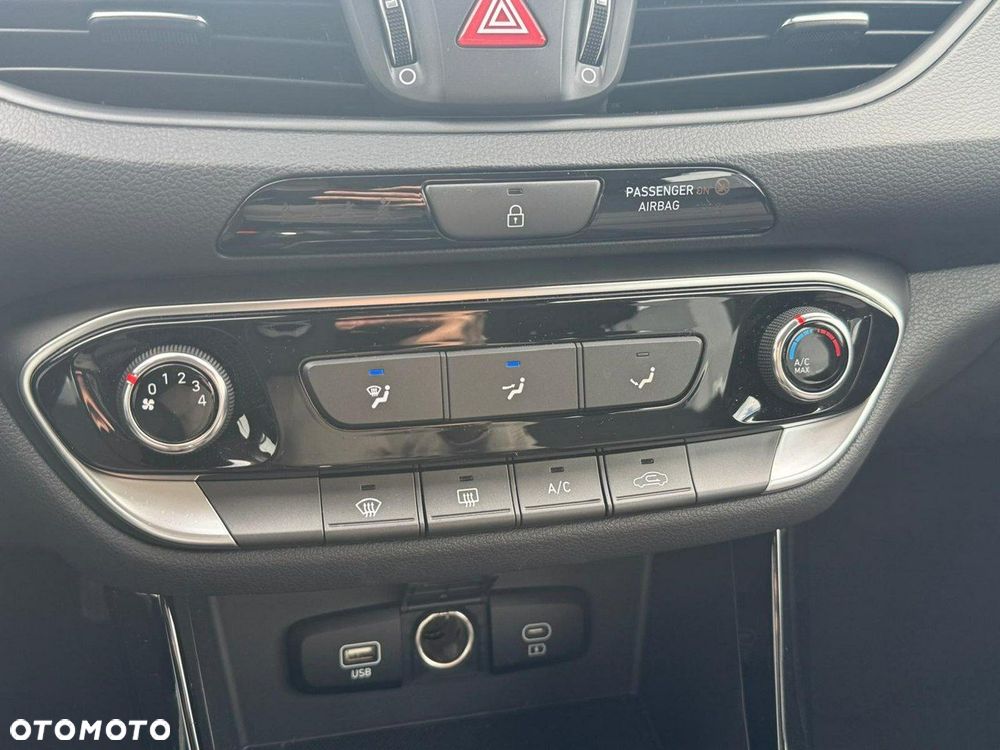 Hyundai i30 1.5 T-GDI 48V Smart - 23