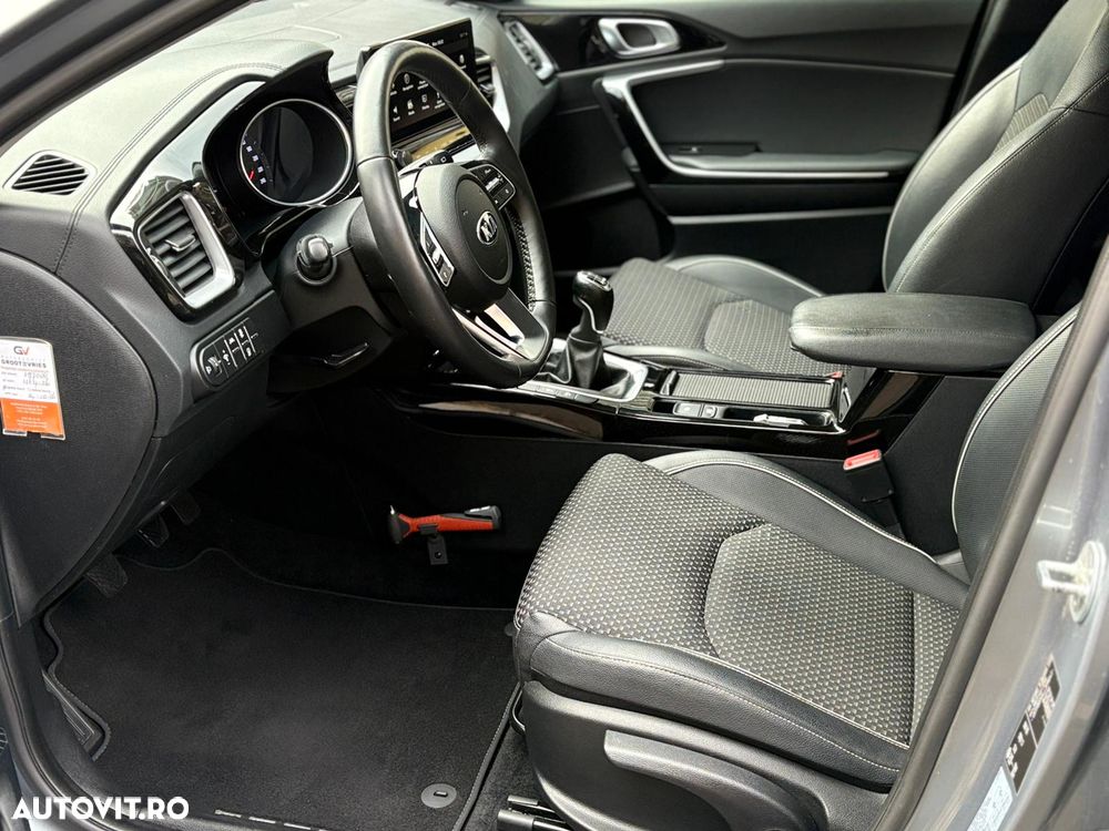 Kia Ceed - 10