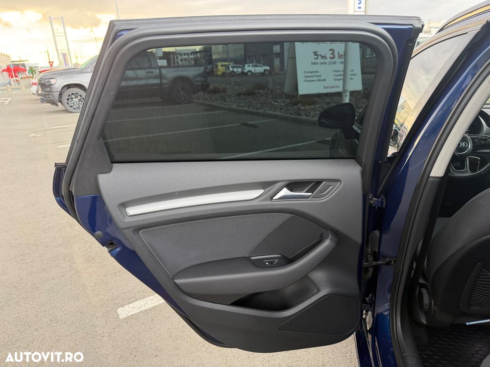 Audi A3 2.0 TDI (clean diesel) quattro Attraction - 30