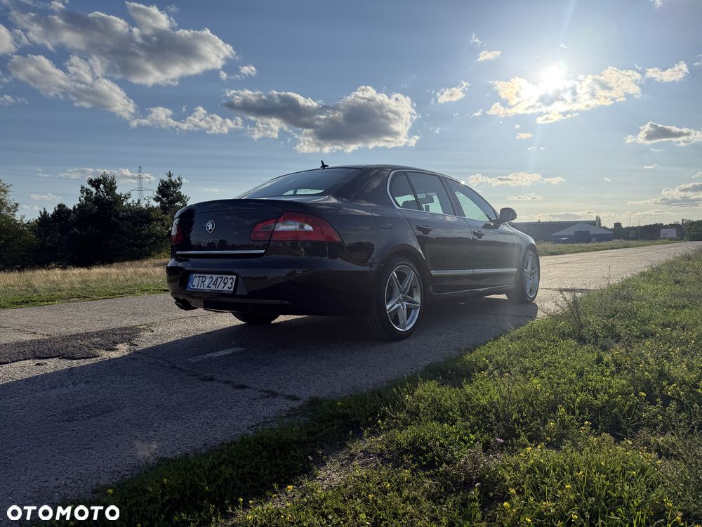 Skoda Superb 2010 photo 3