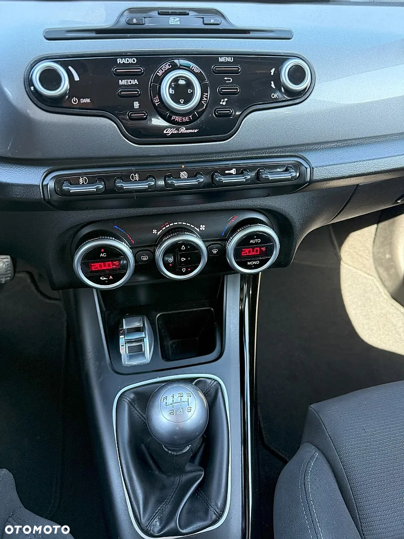 Alfa Romeo Giulietta 2.0 JTDM 16V Turismo - 10