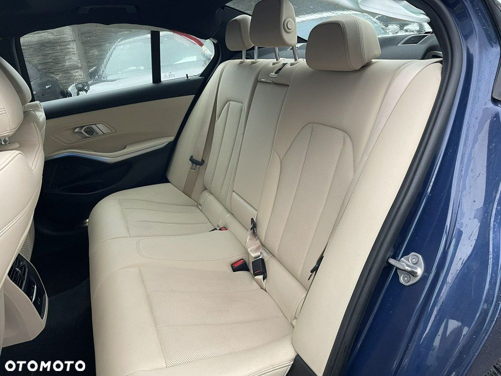 BMW Seria 3 330e PHEV xDrive - 13