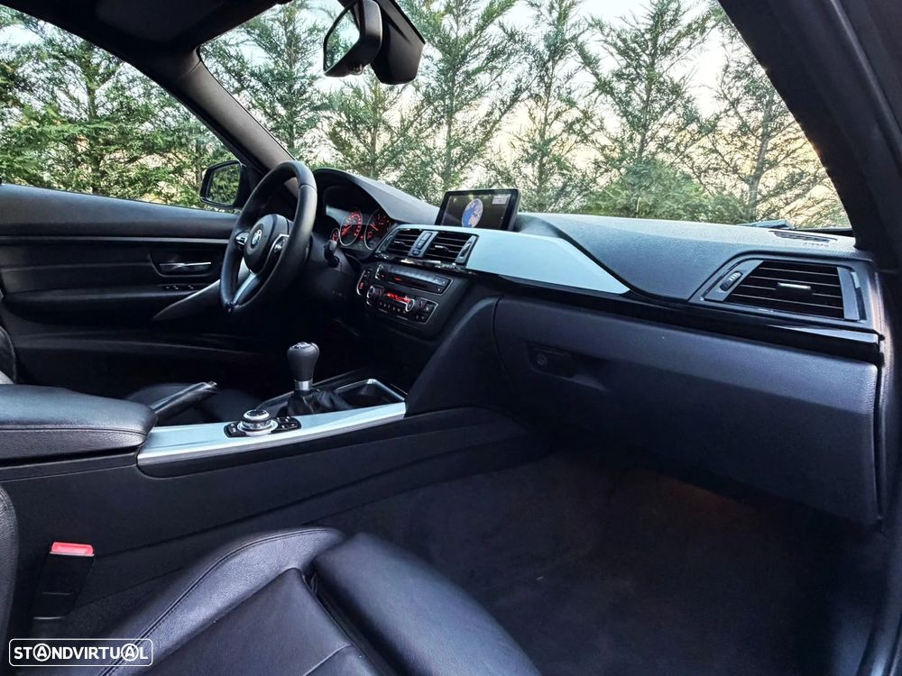 BMW 320 d Pack M - 11