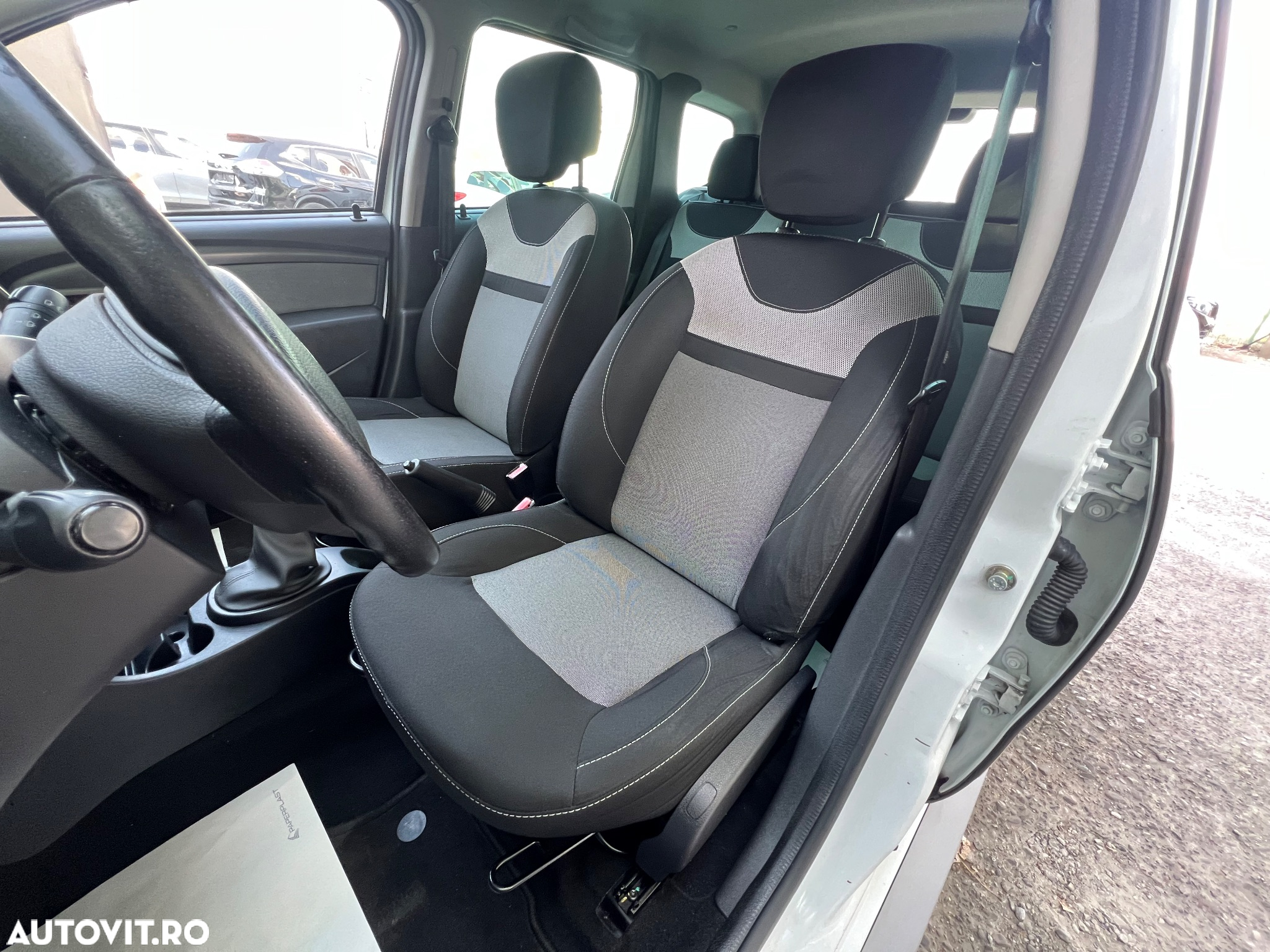 Dacia Duster 1.5 dCi 4x2 Ambiance - 12