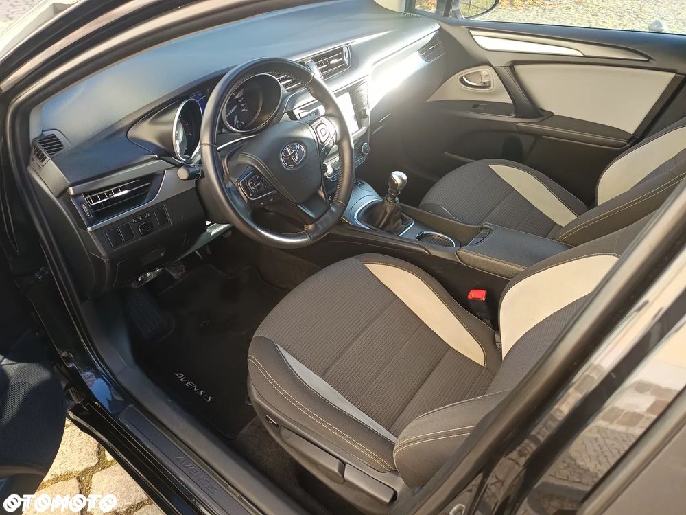 Toyota Avensis 1.8 Premium - 8