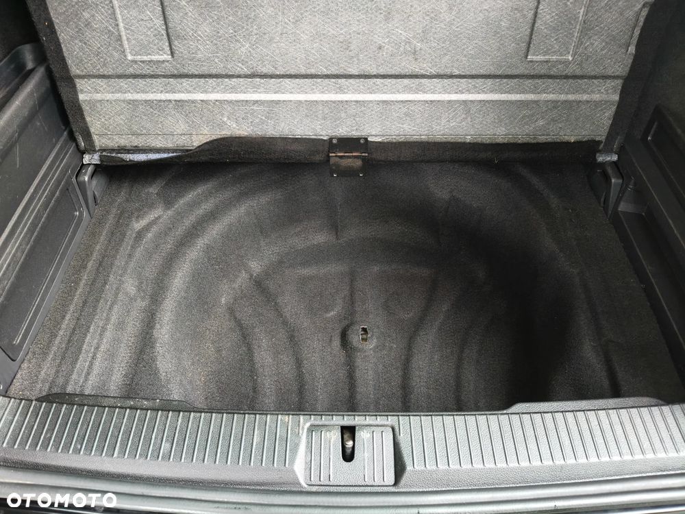 Volkswagen Passat - 24