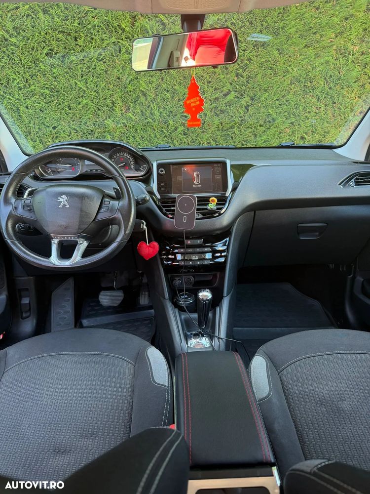 Peugeot 208 - 21