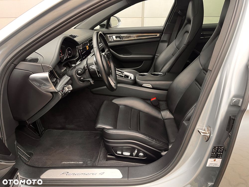 Porsche Panamera 4 - 23