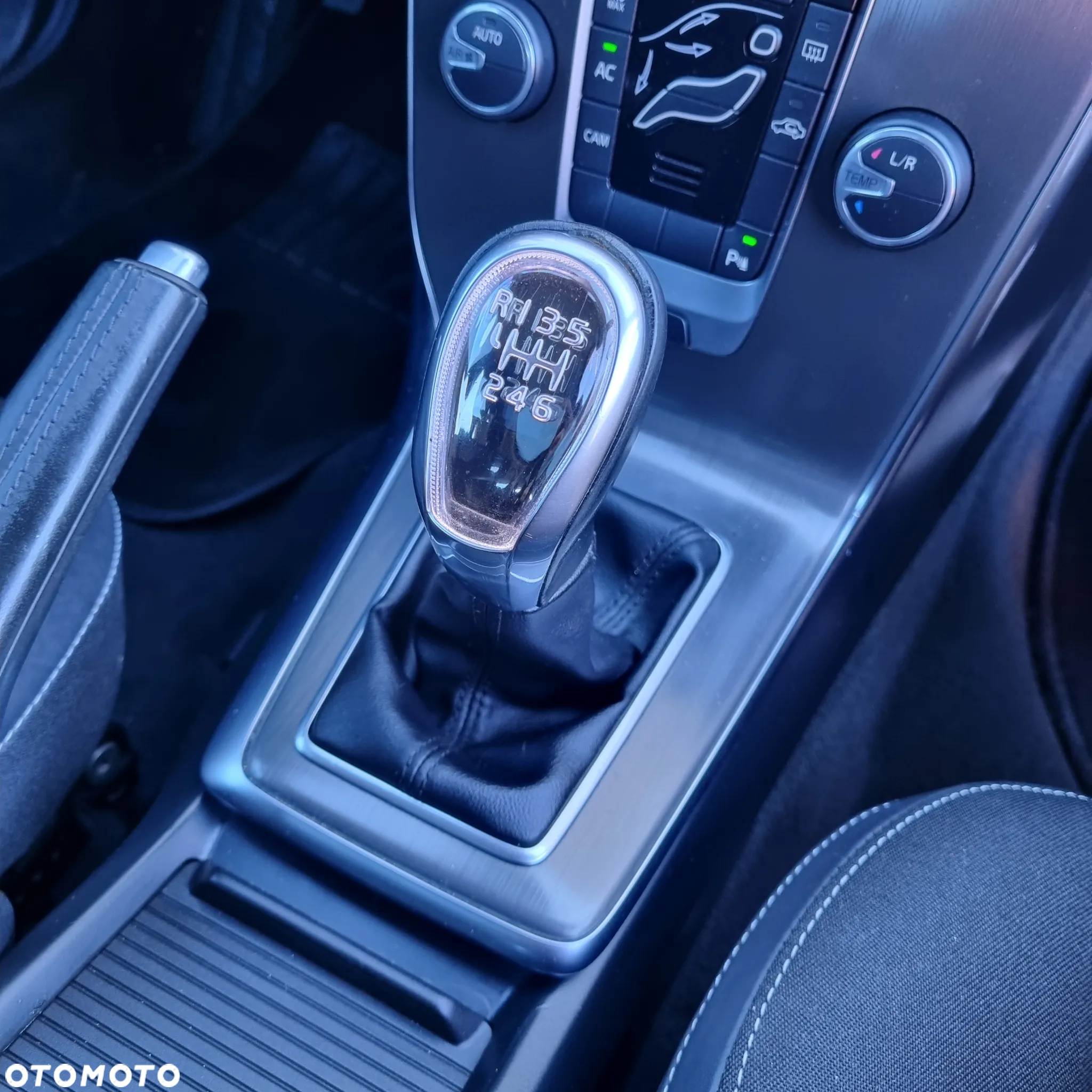 Volvo V40 D2 Summum - 26