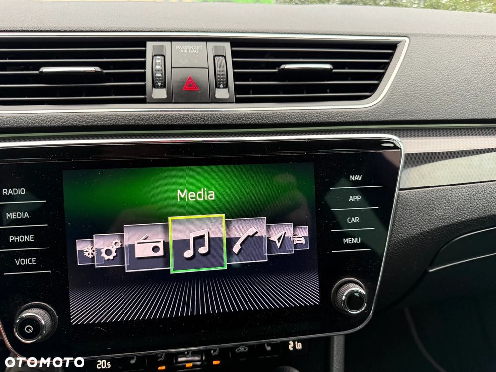 Skoda Superb 2.0 TDI DSG Sportline - 38