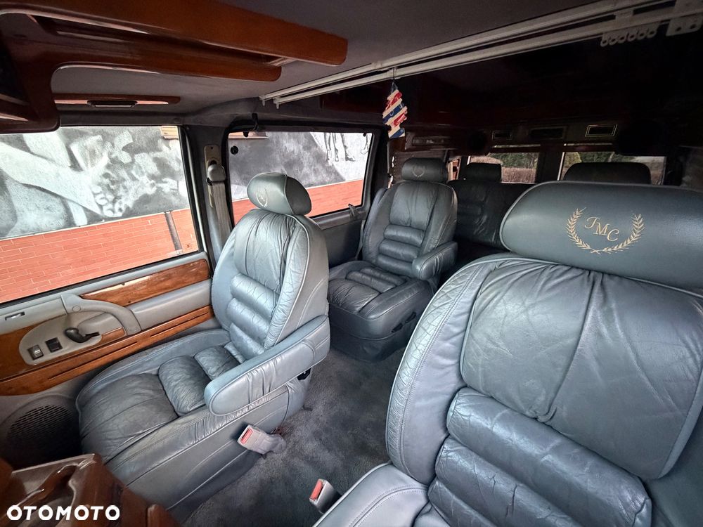 GMC Safari - 12