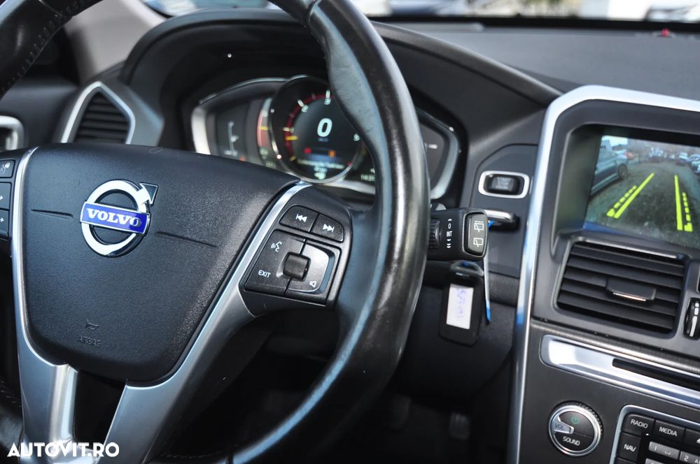 Volvo XC 60 D5 AWD Geartronic Momentum - 19