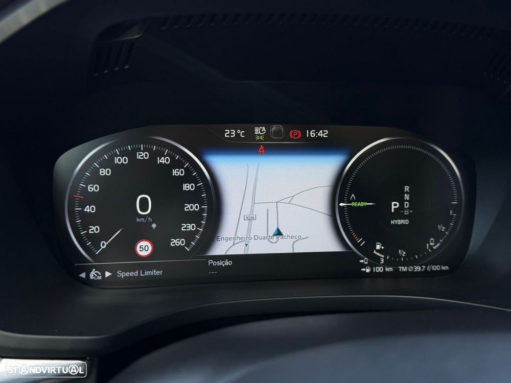 Volvo XC 60 2.0 T8 PHEV Momentum Plus AWD - 33