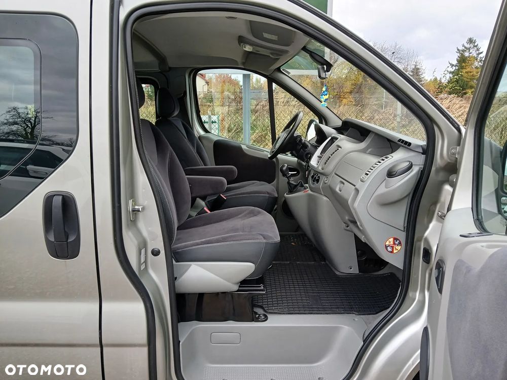 Renault Trafic 2.0 dCi 115 FAP Passenger Black Edition - 19
