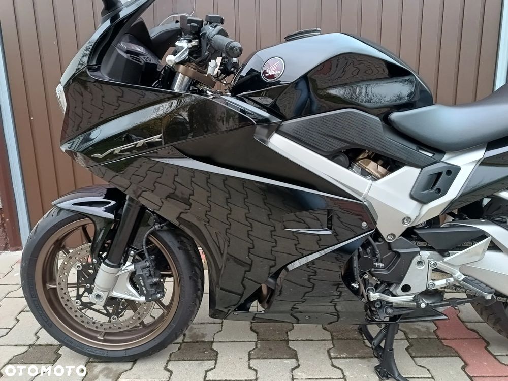 Honda VFR - 28