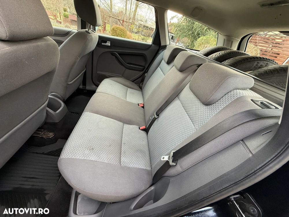 Ford Focus 1.8 Fun X - 23