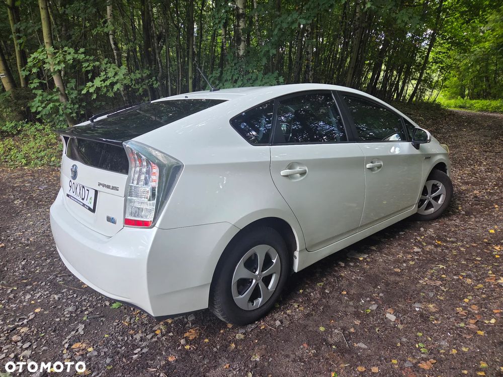 Toyota Prius (Hybrid) Executive - 4