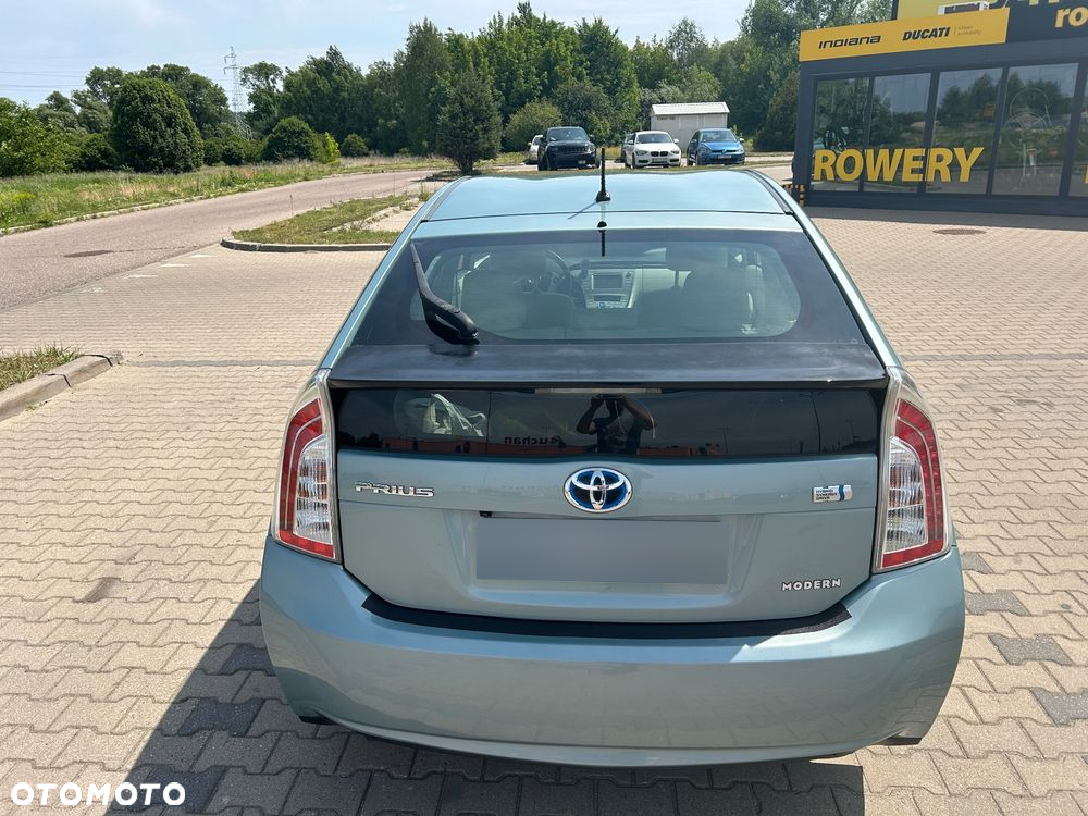 Toyota Prius (Hybrid) - 6