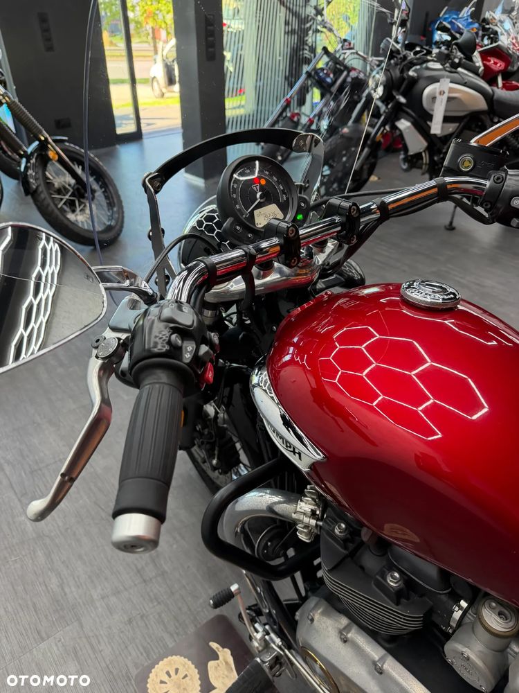 Triumph Bonneville - 23