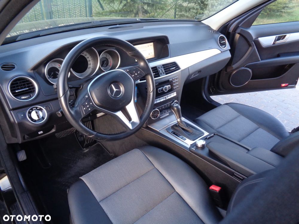 Mercedes-Benz Klasa C 200 (BlueEFFICIENCY) 7G-TRONIC Avantgarde - 29