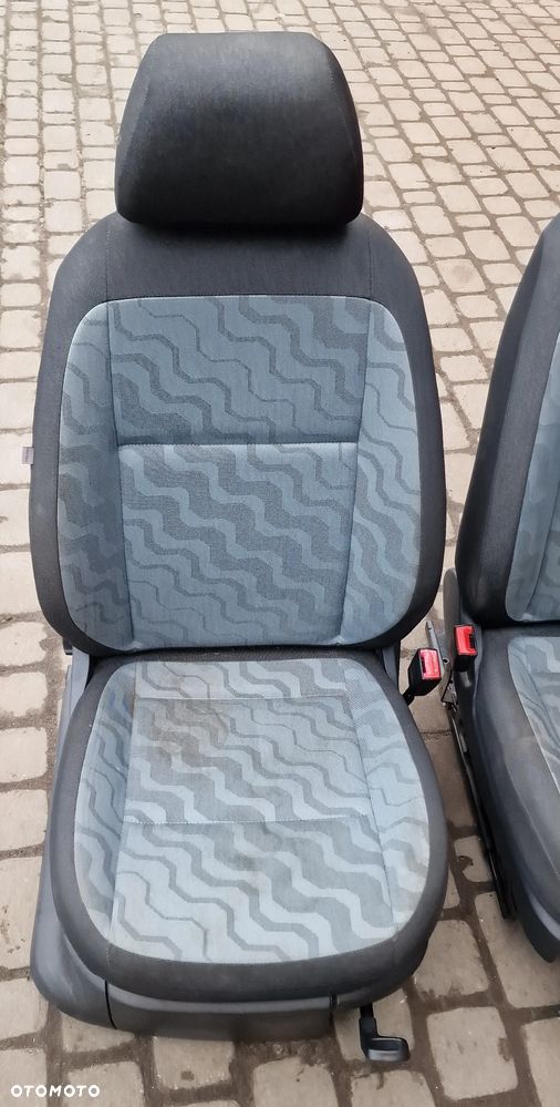 FOTEL PRAWY PRZÓD SKODA FABIA II - 1