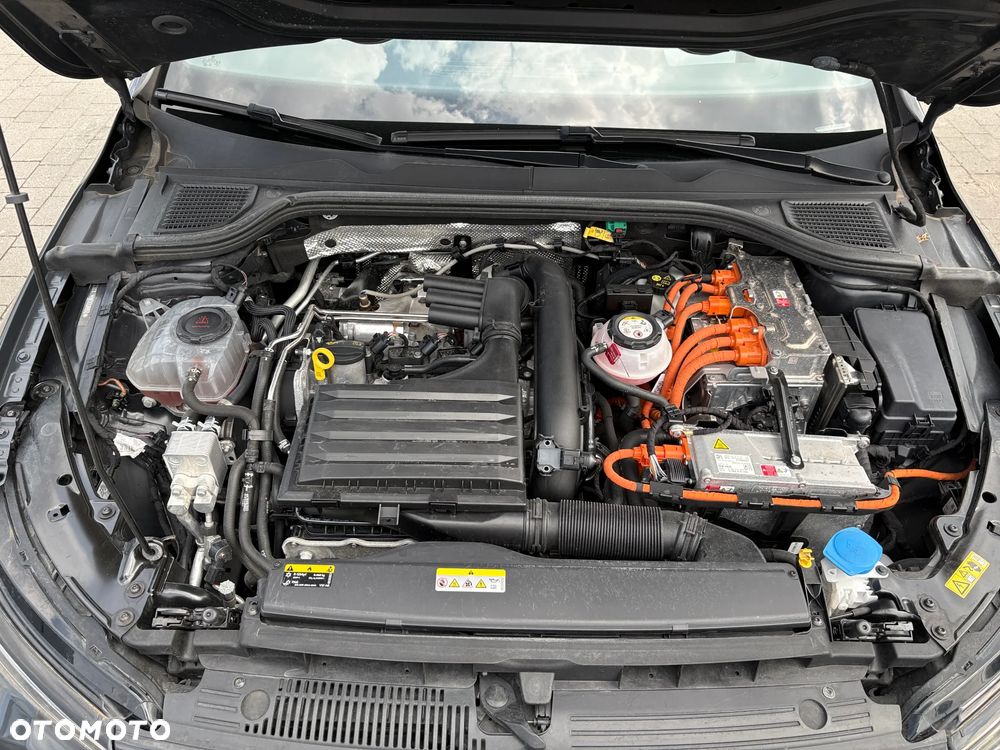 Volkswagen Golf - 25