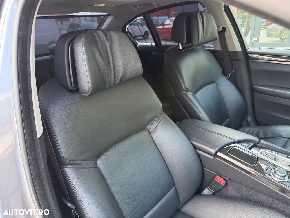 BMW Seria 5 525d xDrive - 25