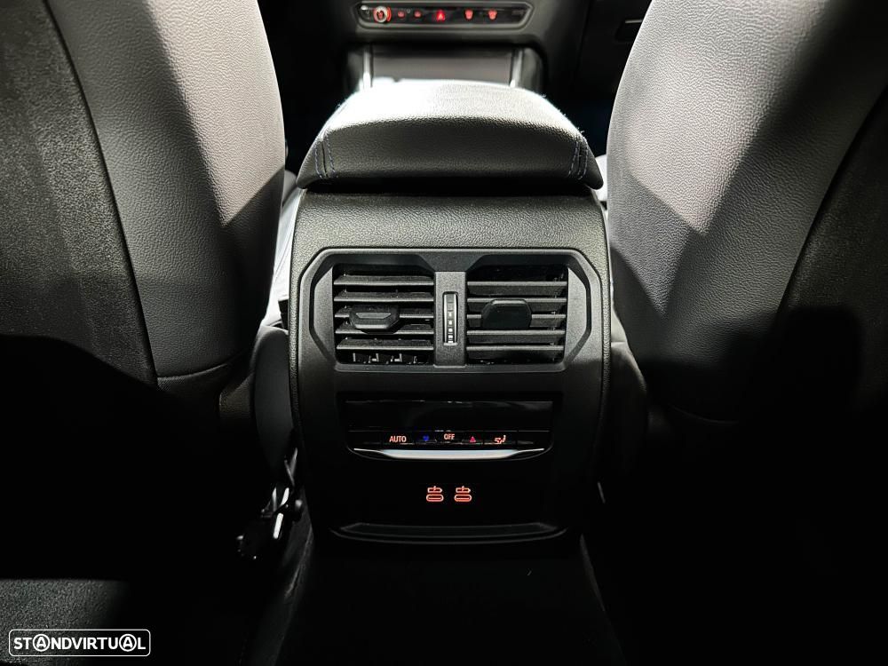 BMW 330 e Pack Desportivo M Auto - 26