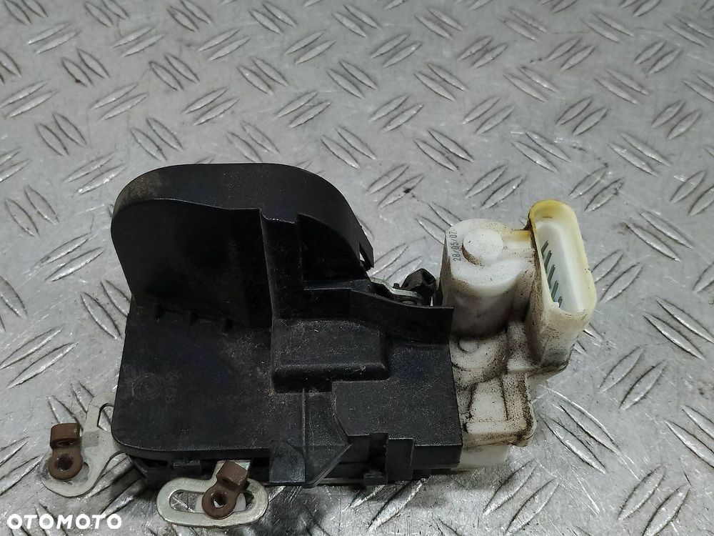 ZAMEK DRZWI PRAWY PRZÓD ALFA ROMEO GT - 1