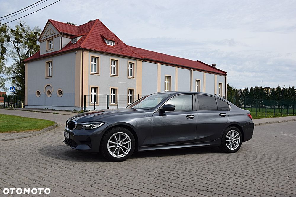 BMW Seria 3 318d Edition M Sport Shadow - 8